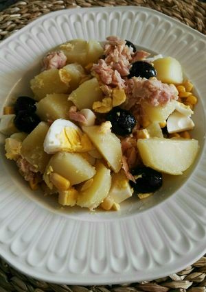 Foto principal de Ensalada de patata, atún y huevo