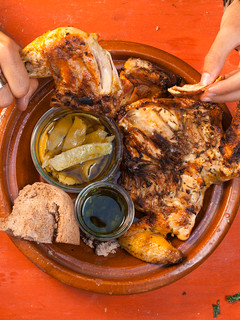 Una foto de Pollo al romero y limón