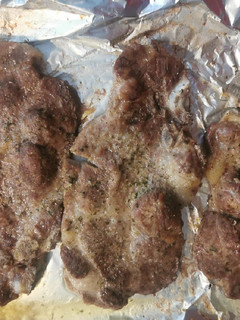 Una foto de Chuletas de cabezada de cerdo al horno 🥩
