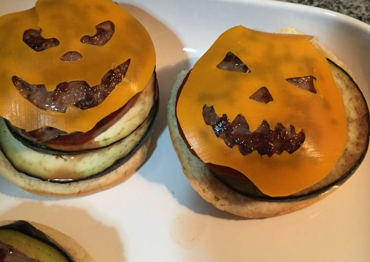 Simple Way to Prepare Speedy Hamburguesa de Halloween