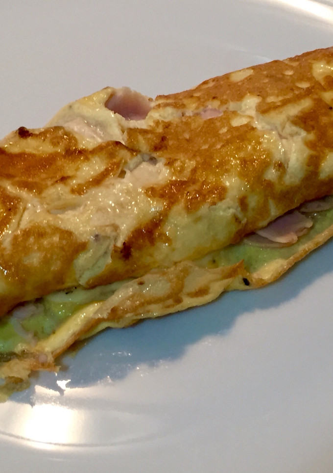 Una foto de Tortilla con pavo y queso