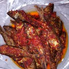 รูปของ ikan kasak goreng ( ikan kering sungai )