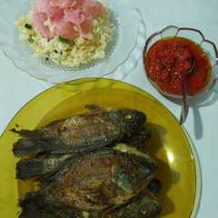รูปของ nasi goreng kemangi + nila goreng segar