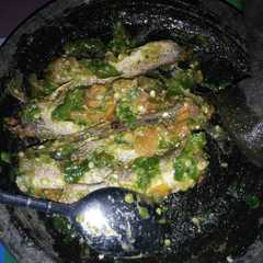รูปของ ikan asin penyett segar n hot