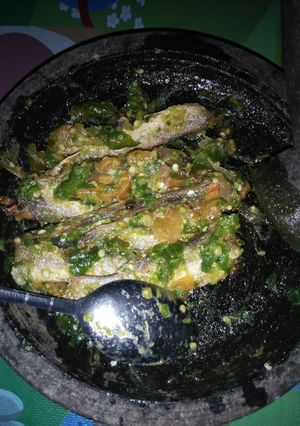 Foto resep ikan asin penyett segar n hot