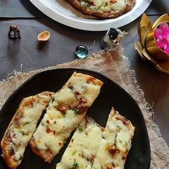 A picture of Chessey garlic naan sticks.