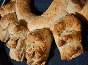 Una foto de rosca de chicharrones