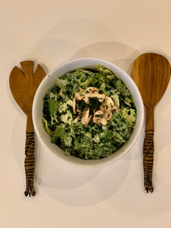 صورة لوصفة سلطة خضرا بصلصة سيزر 🥙🥗