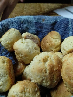 Una foto de Scones de queso🧀