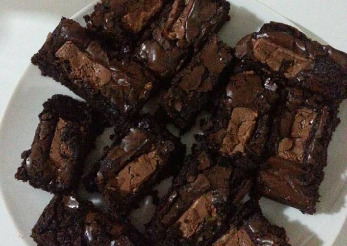  Resep  Snickers fudgy brownies  super  coklat oleh nice 