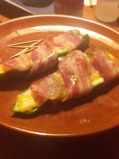 Una foto de Pimientos envueltos con bacon