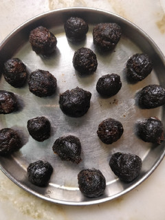வல்லாரை ஓரியோ மிட்டாய் (Vallarai oreo mittai recipe in tamil) செய்முறை முக்கிய புகைப்படம்