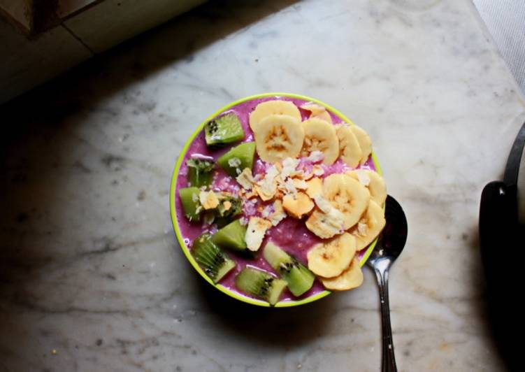 Simple Way to Make Favorite Smoothie in A Bowl