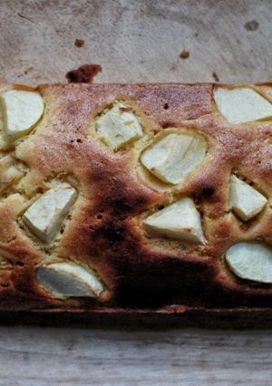 A picture of Apple Bread.