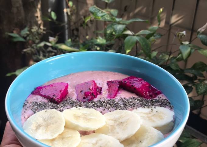 Smoothies bowl segar kenyang enakkk, guava (jambu biji merah, strawberry)