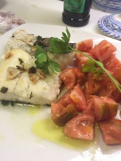 Una foto de Merluza al ajillo estilo dieta Mediterránea