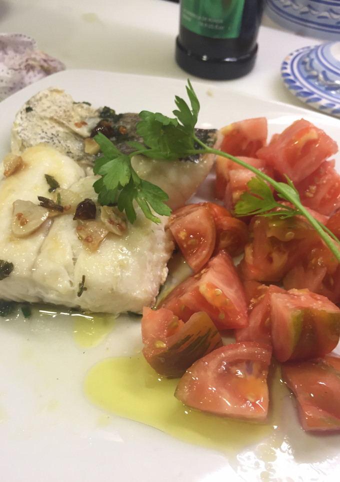 Una foto de Merluza al ajillo estilo dieta Mediterránea