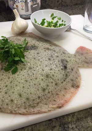 Una foto de Rodaballo al horno al estilo dieta mediterránea