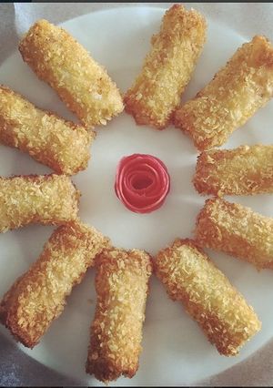 A picture of Seafood Spring Rolls with Mayonnaise Sauce.