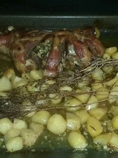 Una foto de Cabrito de casa Modesto (Escalona) al horno con patatitas del huerto
