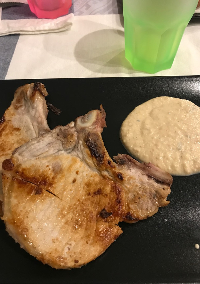 Una foto de Chuletas de cerdo con queso roquefort
