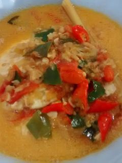 Foto resep Telur ceplok kuah santan sedap