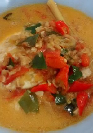 Foto resep Telur ceplok kuah santan sedap