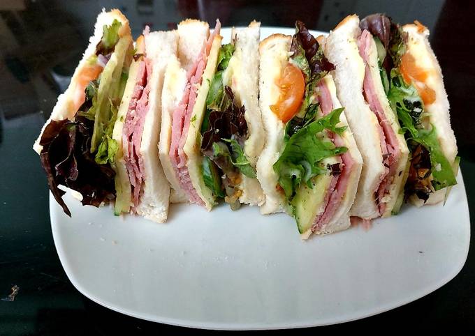 My Afternoon Sandwich, Ham Applewood Cheese slices,Mixed Salad