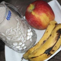 A picture of Apple banana shake.