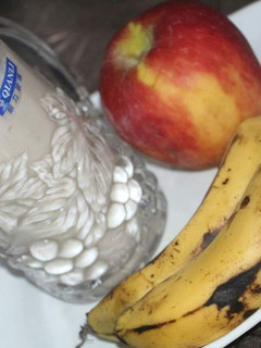 A picture of Apple banana shake.