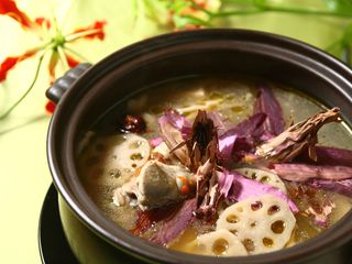 蓮花養生雞湯