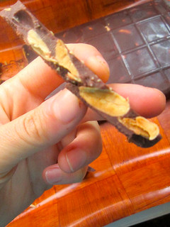 Una foto de Tableta de chocolate con almendras RAW