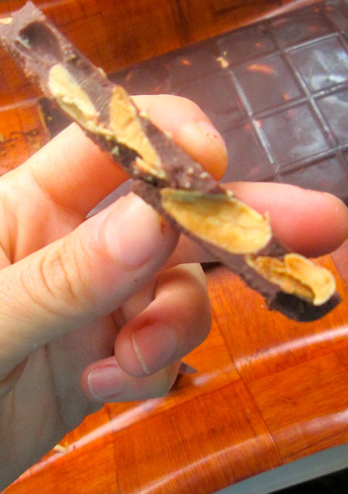 Una foto de Tableta de chocolate con almendras RAW