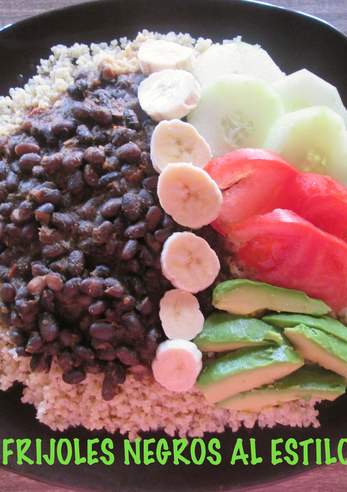 Una foto de Mijo con frijoles al estilo cubano