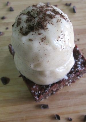Una foto de Helado de paraguayo a la vainilla