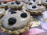 Tartaletas crudiveganas con crema de arándanos