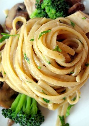 A picture of Linguine with Mushrooms and Broccoli.