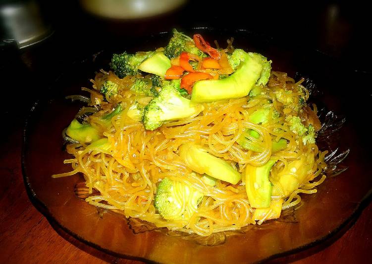 Resep Mie jagung  brokoli pedas oleh ratnadwiningtias Cookpad