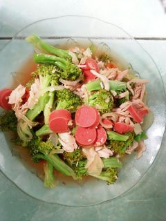 Foto resep Tumis Brokoli Sosis dan Ayam suwir