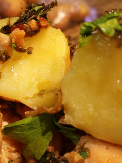 Una foto de Papas Colombianas con Trozos de Pollo