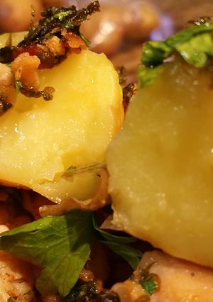 Una foto de Papas Colombianas con Trozos de Pollo