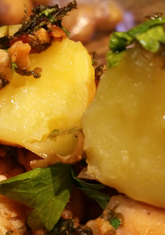 Una foto de Papas Colombianas con Trozos de Pollo