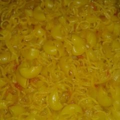 A picture of Maggi with macroni.
