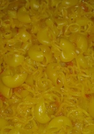 A picture of Maggi with macroni.
