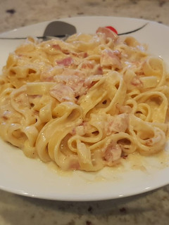 Una foto de Tagliatelli con bechamel de mostaza y bacon