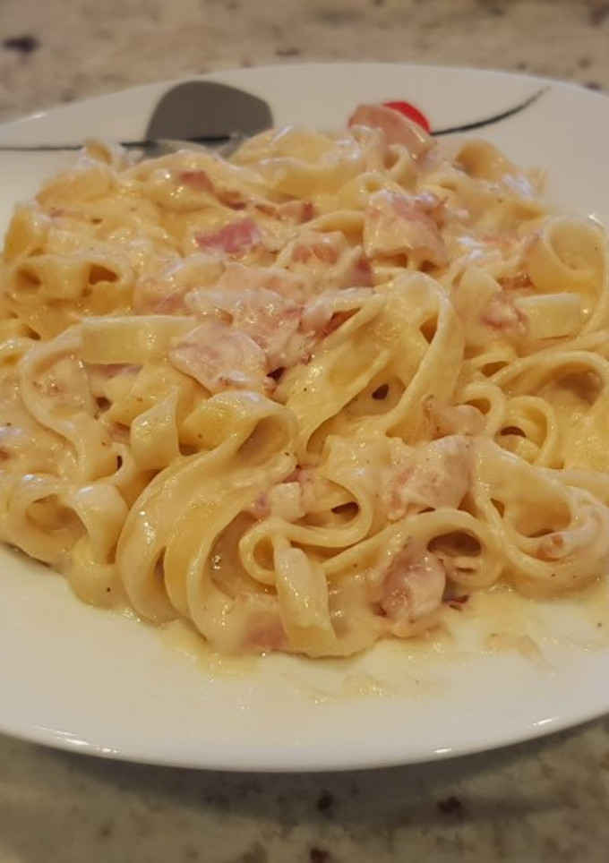Una foto de Tagliatelli con bechamel de mostaza y bacon