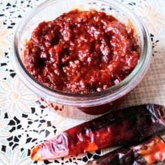 A picture of Schezwan Chutney.