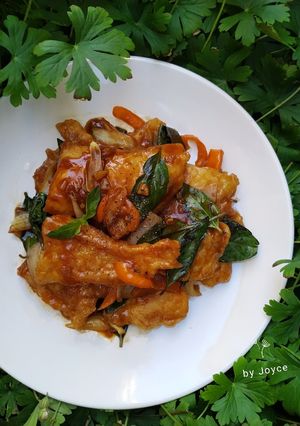 Hình của món Cá sốt cay lá quế kiểu Thái (Spicy Thai Basil Fish).