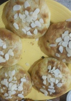 صورة لوصفة بسطيلات صغار بدجاج بعجين المسمن مقرمشين وبنان
