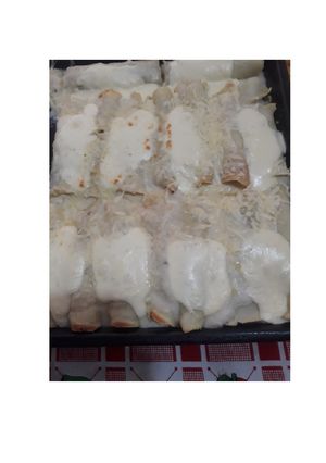 Una foto de Canelones de acelga y pollo con salsa blanca y queso💣💖